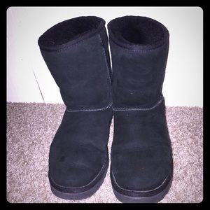 Ugg short boots black
